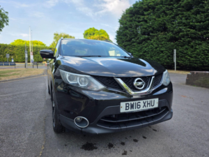 2016 Nissan Qashqai 1.2 Dig-T N-Connecta 2WD Euro 6 (s/s) 5dr in Black — image 2