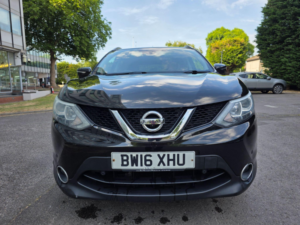 2016 Nissan Qashqai 1.2 Dig-T N-Connecta 2WD Euro 6 (s/s) 5dr in Black — image 4