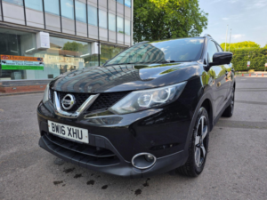 2016 Nissan Qashqai 1.2 Dig-T N-Connecta 2WD Euro 6 (s/s) 5dr in Black — image 5