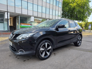 2016 Nissan Qashqai 1.2 Dig-T N-Connecta 2WD Euro 6 (s/s) 5dr in Black — image 6