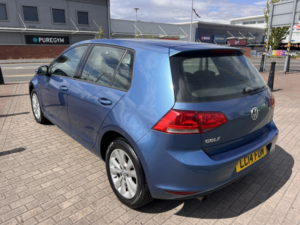 2014 Volkswagen Golf 1.6 Tdi Bluemotion Tech Se in Blue — image 4