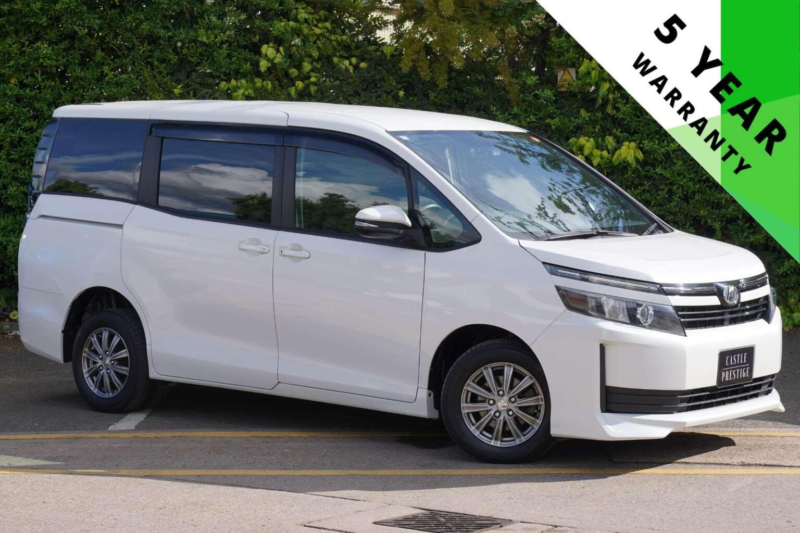 2016 Toyota Voxy 2.0 X 4WD 5dr 7 Seats in White — image 1