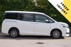 2016 Toyota Voxy 2.0 X 4WD 5dr 7 Seats in White — image 2