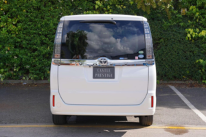 2016 Toyota Voxy 2.0 X 4WD 5dr 7 Seats in White — image 6