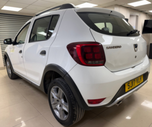 2017 Dacia Sandero Stepway 1.5 Dci Ambiance Hatchback 5dr Diesel Manual Euro 6 (s/s) (90 Ps) in White — image 4