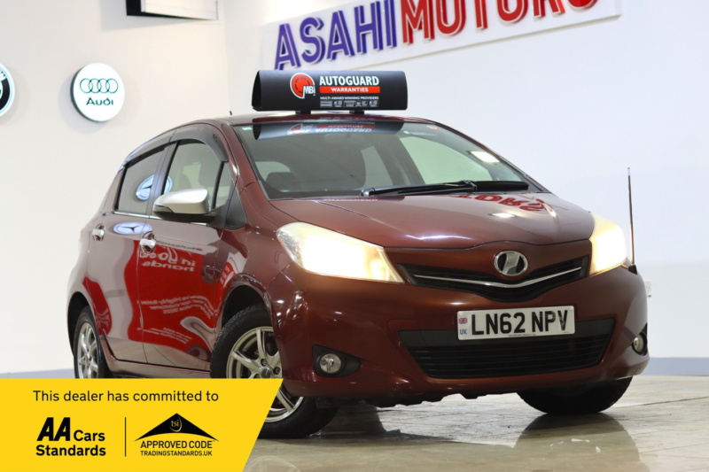 2012 Toyota Yaris 1.3l Automatic in Red — image 1