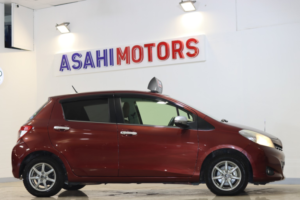 2012 Toyota Yaris 1.3l Automatic in Red — image 2