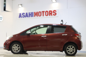 2012 Toyota Yaris 1.3l Automatic in Red — image 4