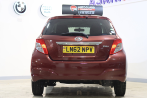 2012 Toyota Yaris 1.3l Automatic in Red — image 5