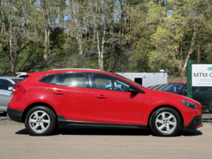 2014 Volvo V40 Cross Country 2.0 D3 Se Hatchback 5dr Diesel Manual Euro 5 (s/s) (150 Ps) in Red — image 5