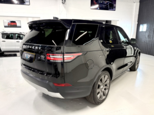 2017 Land Rover Discovery 3.0 Td V6 Hse Luxury in Black — image 2