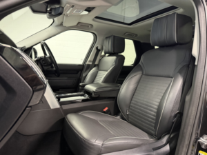 2017 Land Rover Discovery 3.0 Td V6 Hse Luxury in Black — image 3