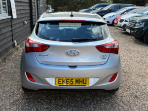 2015 Hyundai I30 1.6 Crdi Premium Auto Euro 5 5dr in Silver — image 3