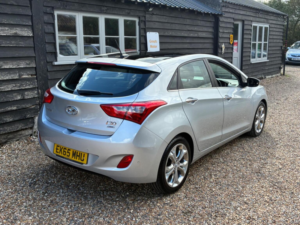 2015 Hyundai I30 1.6 Crdi Premium Auto Euro 5 5dr in Silver — image 4