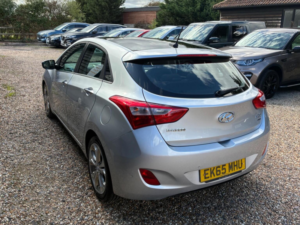 2015 Hyundai I30 1.6 Crdi Premium Auto Euro 5 5dr in Silver — image 6