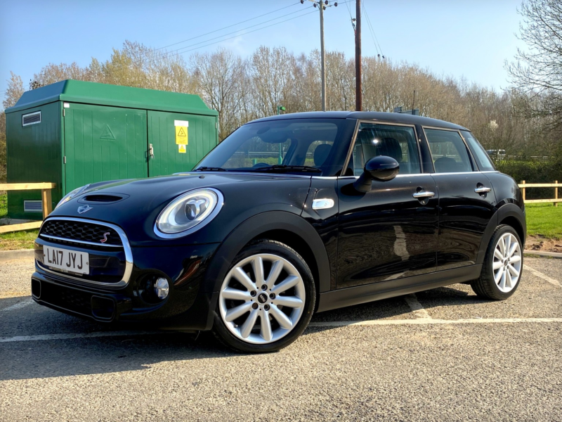 2017 MINI Hatch 2.0 Cooper S 5-Door - Chili Pack - 48,900 Miles - 17inch Alloys, Half Leather, Led's - Black in Black — image 1