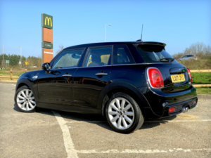 2017 MINI Hatch 2.0 Cooper S 5-Door - Chili Pack - 48,900 Miles - 17inch Alloys, Half Leather, Led's - Black in Black — image 6