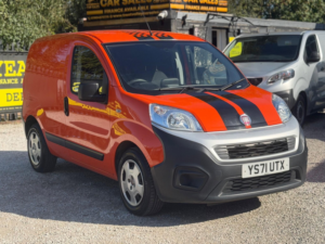 2022 Fiat Fiorino 1.3 Multijetii Tecnico Euro 6 (s/s) 5dr in Red — image 5
