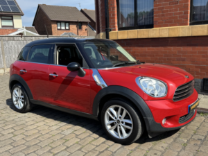2013 MINI Countryman 1.6 Cooper Countryman in Red — image 2