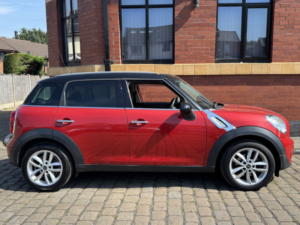 2013 MINI Countryman 1.6 Cooper Countryman in Red — image 3
