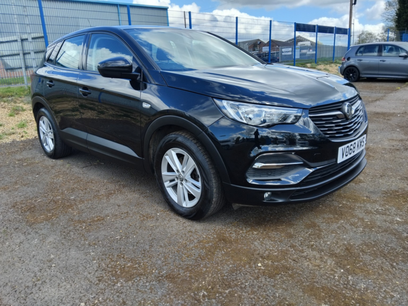 2019 Vauxhall Grandland X 1.5 Turbo D Blueinjection Se in Black — image 1