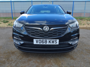 2019 Vauxhall Grandland X 1.5 Turbo D Blueinjection Se in Black — image 3