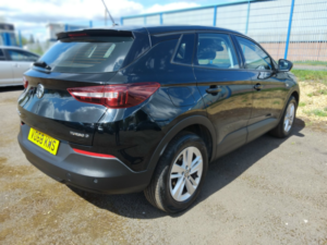 2019 Vauxhall Grandland X 1.5 Turbo D Blueinjection Se in Black — image 6