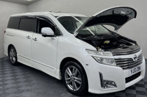 2013 Nissan Elgrand Highway Star 2.5 - 360 Cameras - Auto in White — image 4