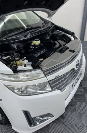 2013 Nissan Elgrand Highway Star 2.5 - 360 Cameras - Auto in White — image 6