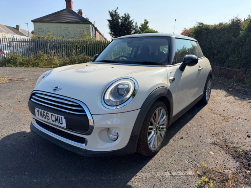 2017 MINI Hatch 1.5 Cooper 3-Door Hatch in White — image 1