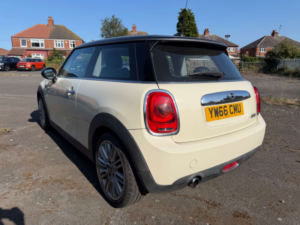 2017 MINI Hatch 1.5 Cooper 3-Door Hatch in White — image 4