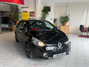 2015 Renault Clio 1.5 Dynamique S Nav Dci 90 in Black — image 2