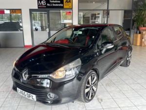 2015 Renault Clio 1.5 Dynamique S Nav Dci 90 in Black — image 4