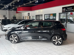 2015 Renault Clio 1.5 Dynamique S Nav Dci 90 in Black — image 5