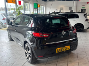 2015 Renault Clio 1.5 Dynamique S Nav Dci 90 in Black — image 6