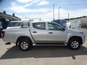 2020 Mitsubishi L200 2.2 Di-D Dc 4life 4WD Euro 6 (s/s) 4dr in Silver — image 4