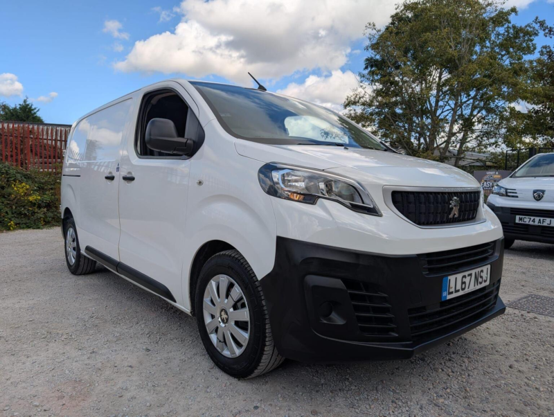 2018 Peugeot Expert 2.0 Bluehdi 1400 Professional Standard Panel Van Mwb Euro 6 (s/s) 6dr in White — image 1