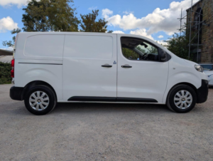2018 Peugeot Expert 2.0 Bluehdi 1400 Professional Standard Panel Van Mwb Euro 6 (s/s) 6dr in White — image 2