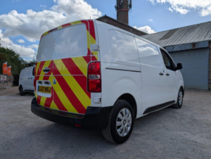 2018 Peugeot Expert 2.0 Bluehdi 1400 Professional Standard Panel Van Mwb Euro 6 (s/s) 6dr in White — image 3