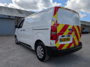 2018 Peugeot Expert 2.0 Bluehdi 1400 Professional Standard Panel Van Mwb Euro 6 (s/s) 6dr in White — image 5
