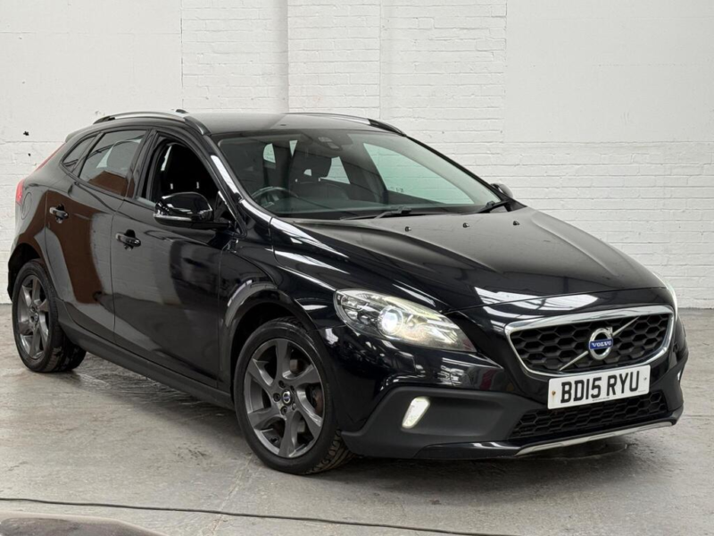 2015 Volvo V40 Cross Country 1.6 D2 Lux Powershift Euro 5 (s/s) 5dr in Black — image 1