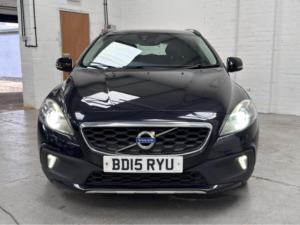 2015 Volvo V40 Cross Country 1.6 D2 Lux Powershift Euro 5 (s/s) 5dr in Black — image 2