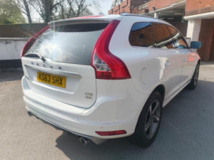 2013 Volvo Xc60 2.4 D5 R-Design Lux Nav Geartronic AWD Euro 5 5dr in White — image 4
