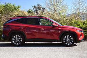 2023 Hyundai Tucson 1.6 T-Gdi Mhev Premium SUV 5dr Petrol Hybrid Dct Euro 6 (s/s) (150 Ps) in Red — image 2