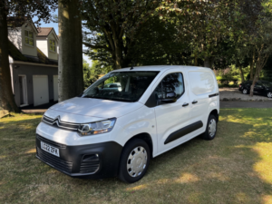 2022 Citroen Berlingo 1.5 Bluehdi 1000 Enterprise M Pro Panel Van,5 Door,fsh in White — image 2