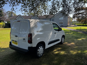 2022 Citroen Berlingo 1.5 Bluehdi 1000 Enterprise M Pro Panel Van,5 Door,fsh in White — image 3