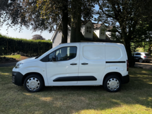 2022 Citroen Berlingo 1.5 Bluehdi 1000 Enterprise M Pro Panel Van,5 Door,fsh in White — image 5