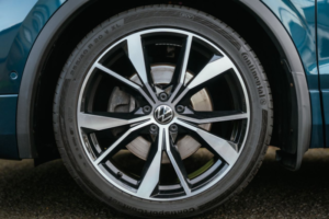2021 Volkswagen Tiguan 2.0 Tdi R-Line SUV 5dr Diesel DSG 4motion Euro 6 (s/s) (200 Ps) in Blue — image 3