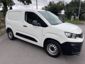 2019 Peugeot Partner 1.6 Bluehdi 1000 Grip in White — image 3