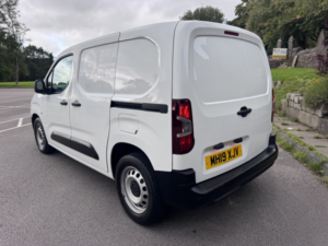 2019 Peugeot Partner 1.6 Bluehdi 1000 Grip in White — image 6